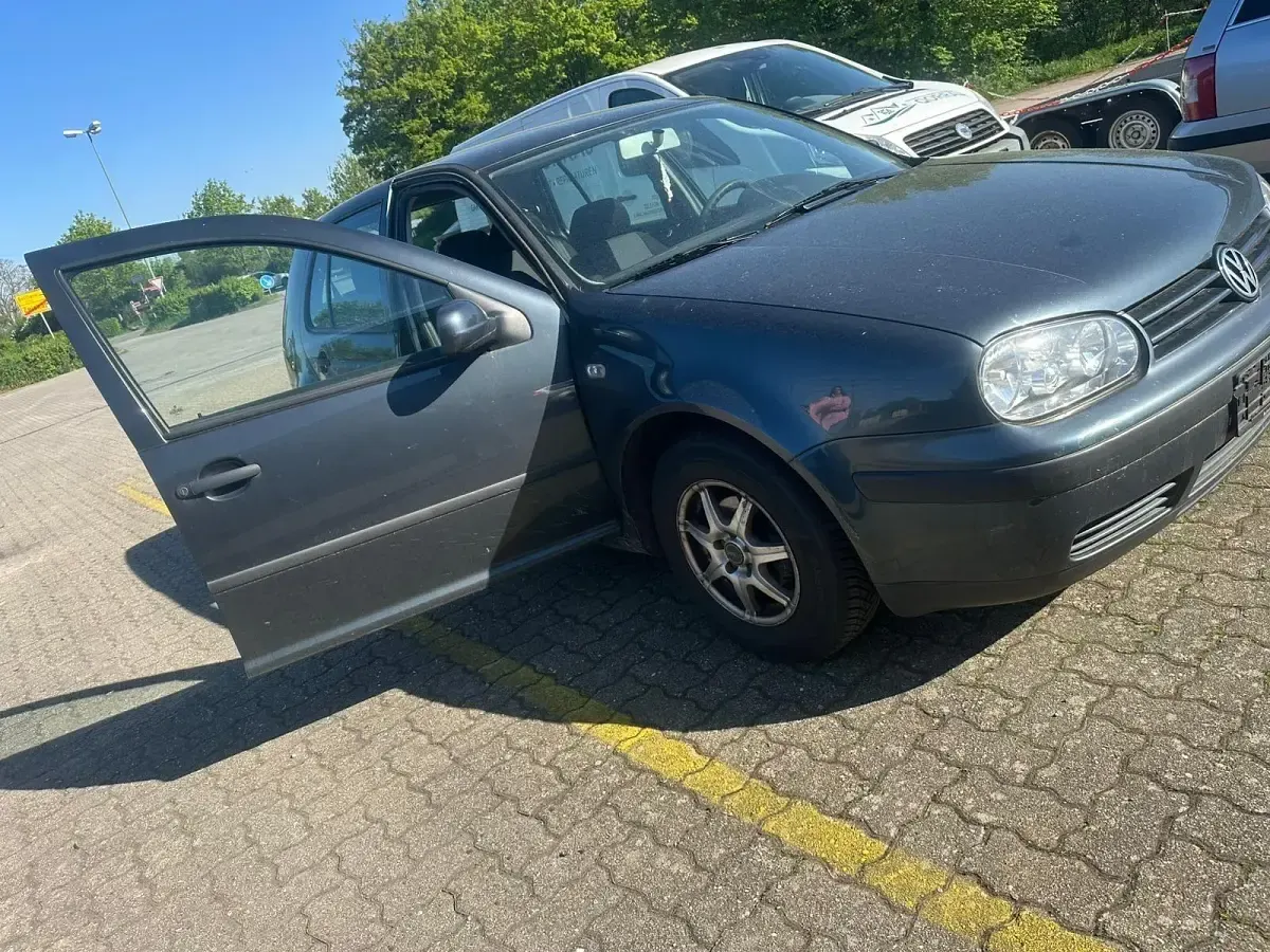 Gebraucht VW Golf IV 105 PS (77 kW) 2000 Schwarz Kleinwagen