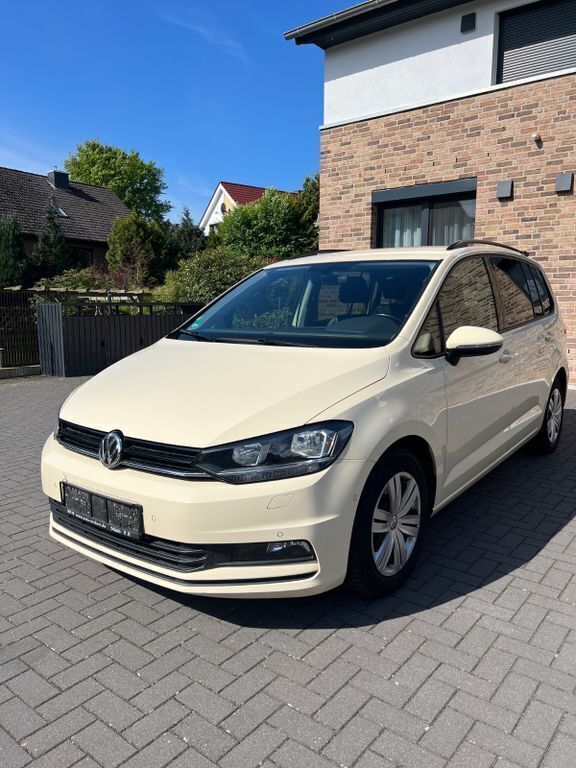 Beige Gebraucht 2019 VW Touran Comfortline Van / Kleinbus | 10.000 € (Guter Preis) - Bild 1/4