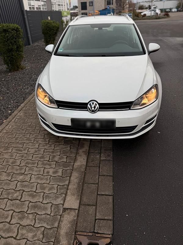 Gebraucht VW Golf VII Comfortline 85 PS (62 kW) 2017 Weiß Kombi