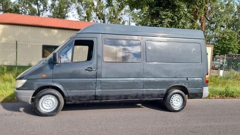 Grau Gebraucht 2000 Mercedes Sprinter Van | 4.200 € - Bild 1/4