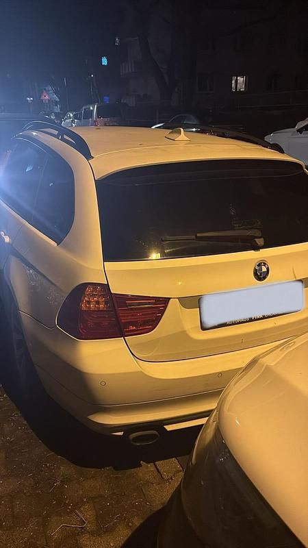 Gebraucht BMW 320 177 PS (130 kW) 2009 Weiß Limousine