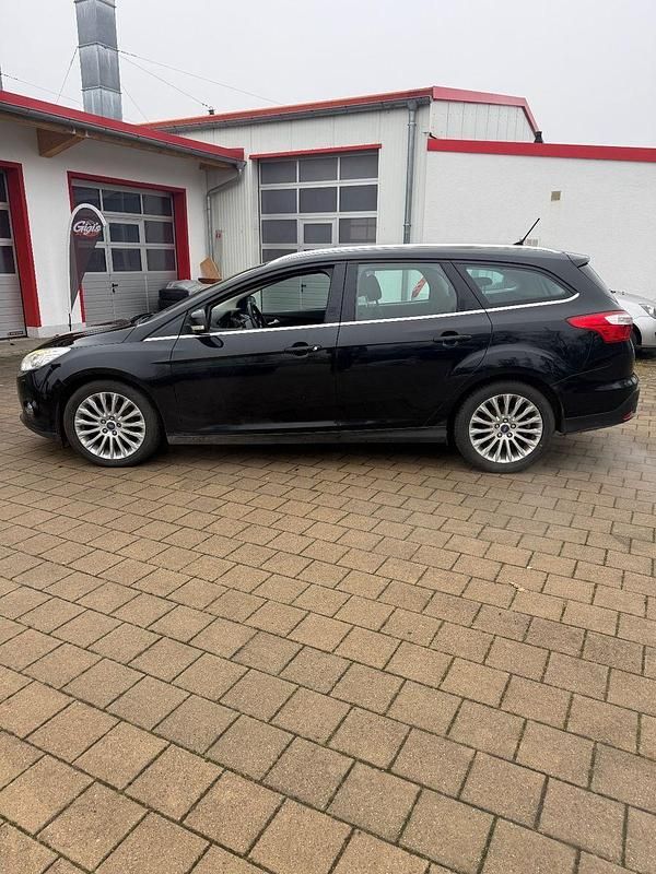 Gebraucht Ford Focus Trend 116 PS (85 kW) 2011 Schwarz Kombi