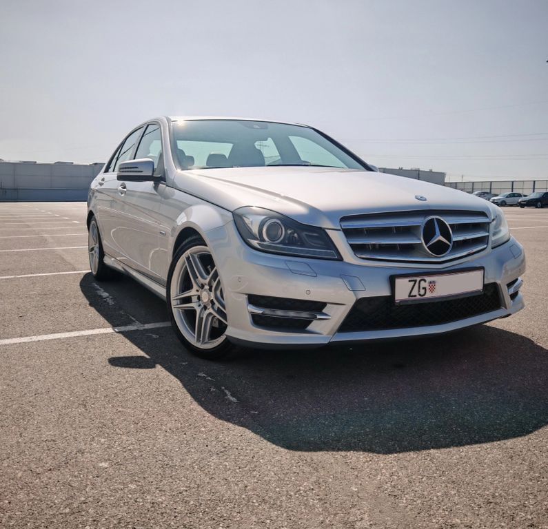 Silber Gebraucht 2012 Mercedes C250 Limousine | 11.500 € - Bild 1/4