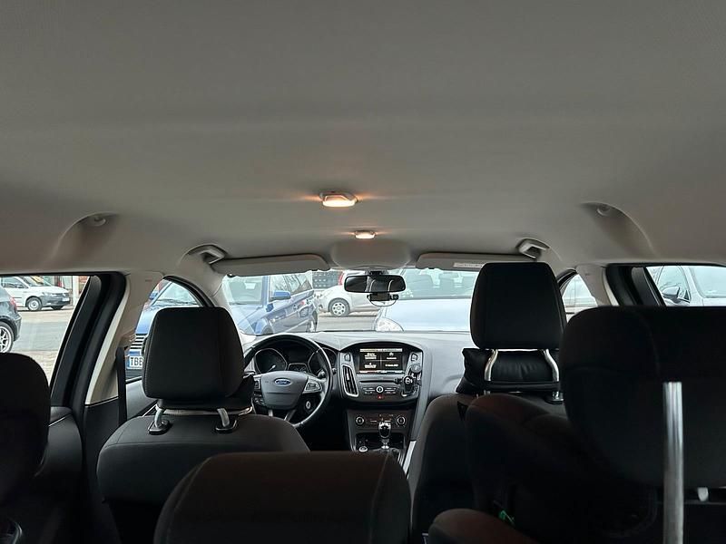 Gebraucht Ford Focus 120 PS (88 kW) 2015 Grau Limousine