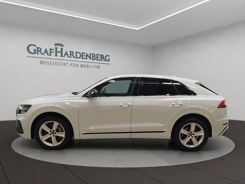 Gebraucht Audi Q8 Ambiente 381 PS (280 kW) 2022 Gletscherweiß metallic SUV