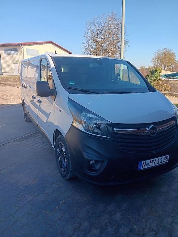 Gebraucht Opel Vivaro 120 PS (88 kW) 2015 Weiß Van / Kleinbus