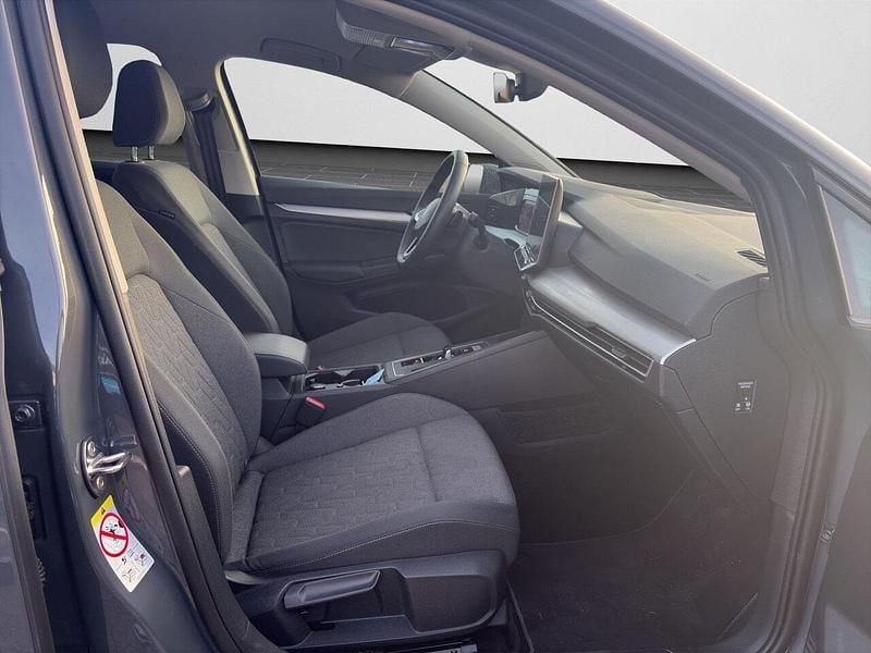 Gebraucht VW Golf VIII Pro 116 PS (85 kW) 2025 Delfingrau metallic (metallic) Limousine