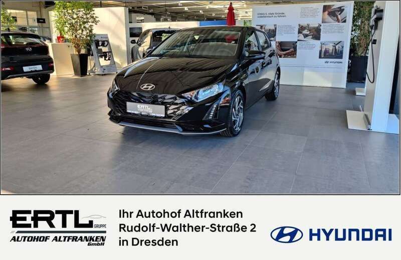 Schwarz (phantom black) Gebraucht 2024 Hyundai i20 Trend Kleinwagen | 19.980 € (Fairer Preis) - Bild 1/4