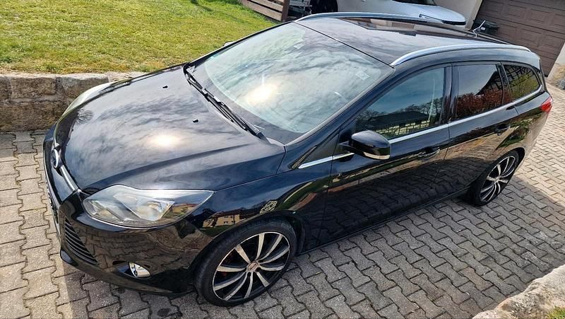 Używany Ford Focus Titanium 150 KM (110 kW) 2011 Czarny Kombi