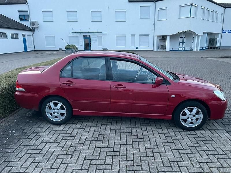 Gebraucht Mitsubishi Lancer 98 PS (72 kW) 2003 Rot Limousine