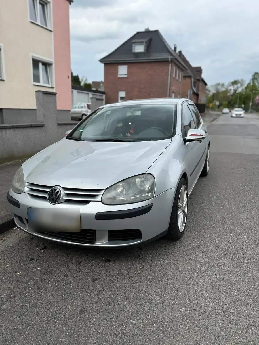 Gebraucht VW Golf V 105 PS (77 kW) 2005 Silber Kleinwagen