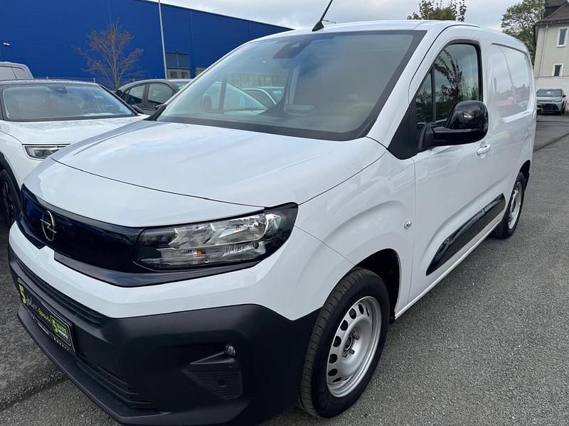 Gebraucht Opel Combo 102 PS (75 kW) 2024 Lackierung weiss icy/typ aussenverk Van / Kleinbus