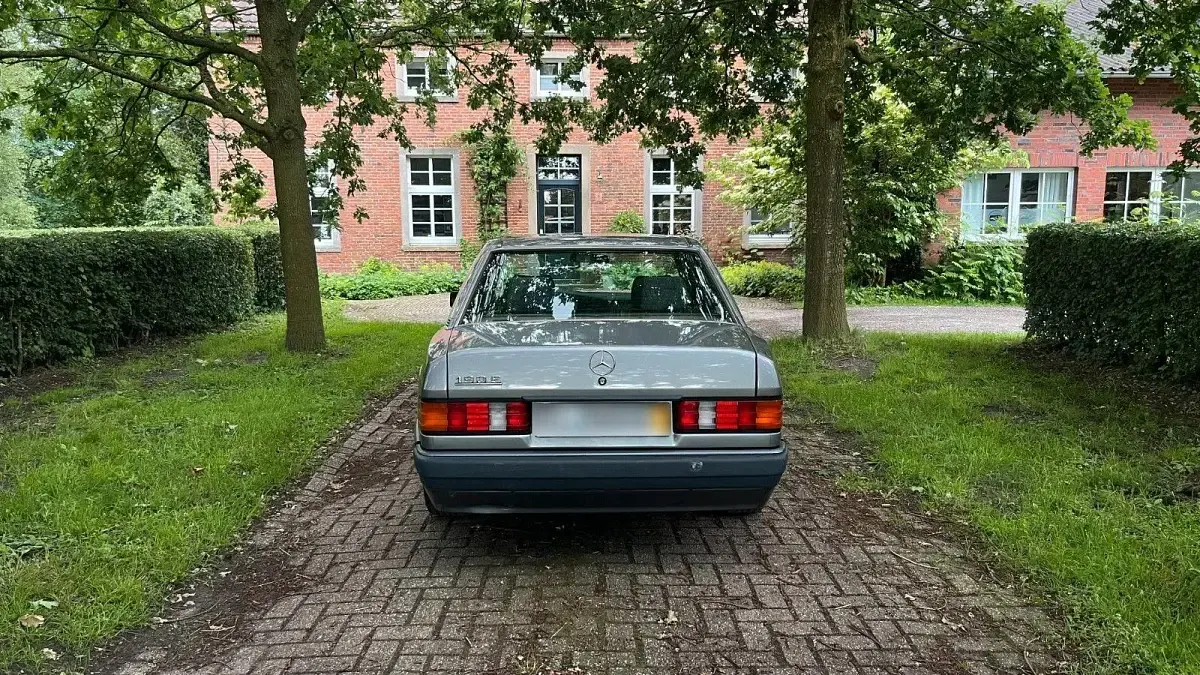 Gebraucht Mercedes 190 118 PS (86 kW) 1990 Grau Limousine
