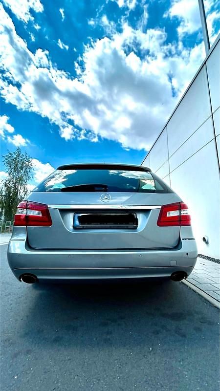 Gebraucht Mercedes E350 265 PS (194 kW) 2010 Silber Kombi
