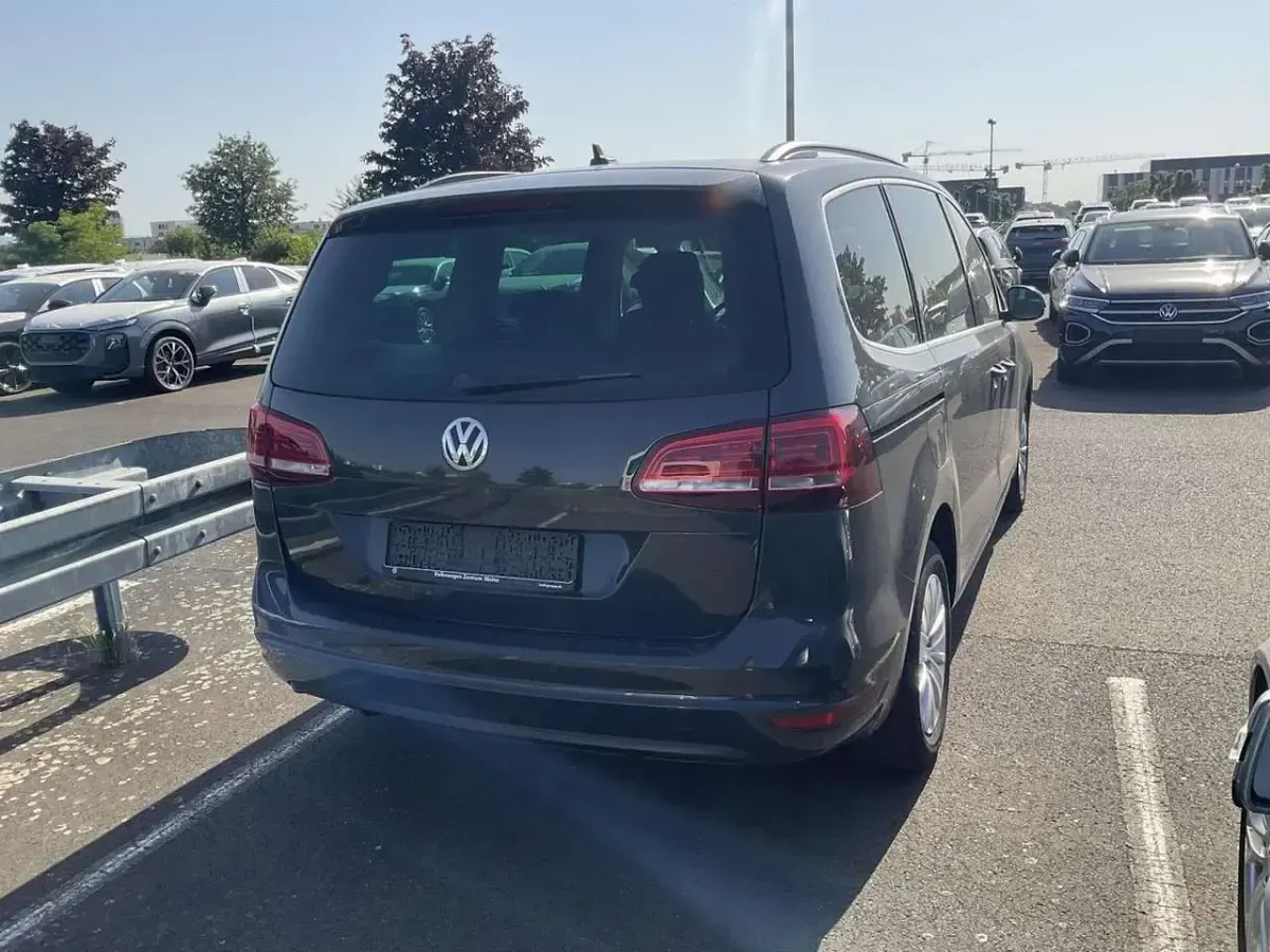 Gebraucht VW Sharan 150 PS (110 kW) 2018 Uranograu Van / Kleinbus