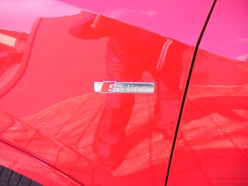 Gebraucht Audi Q2 S-Line 110 PS (80 kW) 2022 Rot SUV