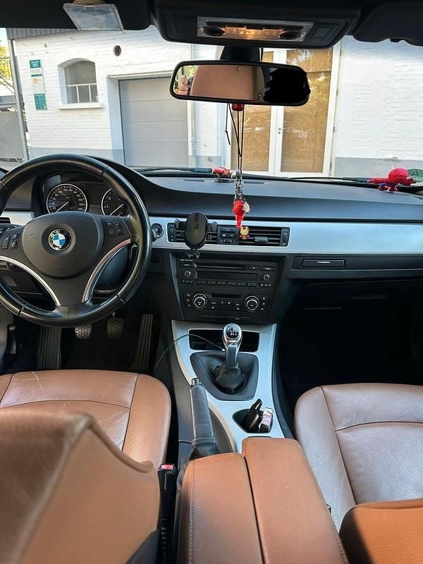 Gebraucht BMW 318 Cabriolet 143 PS (105 kW) 2010 Grau Cabrio