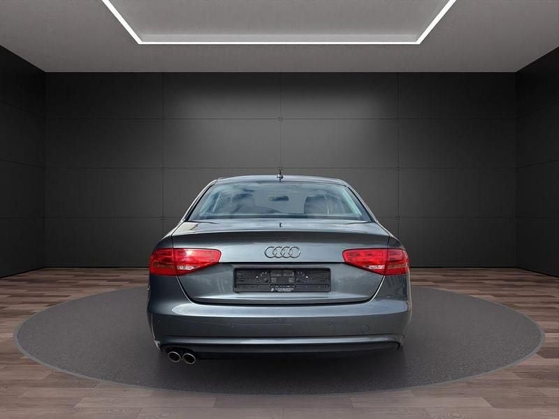 Gebraucht Audi A4 Attraction 120 PS (88 kW) 2015 Grau Limousine