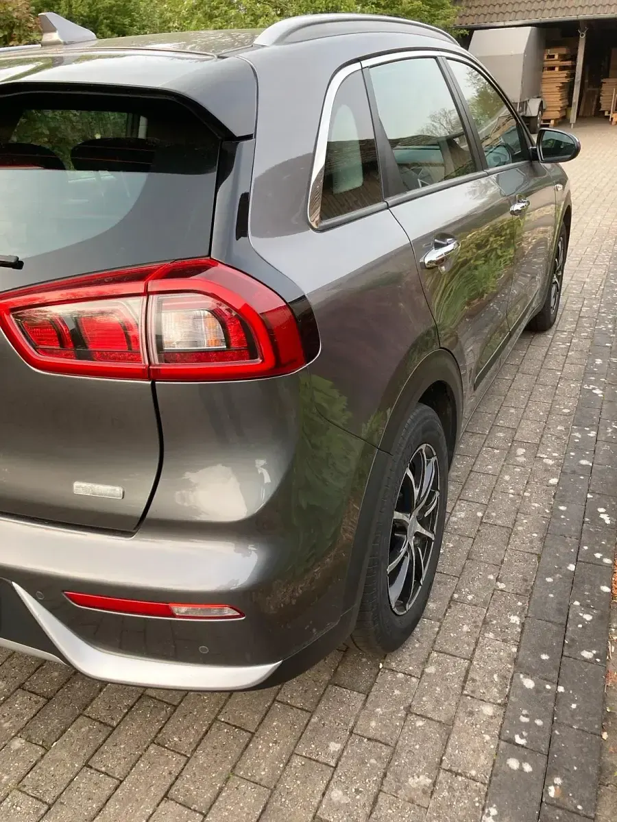 Gebraucht Kia Niro 141 PS (103 kW) 2018 Grau SUV