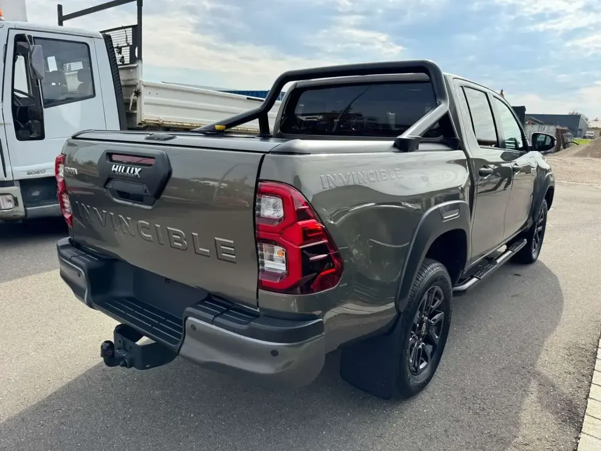 Neu Toyota HiLux 204 PS (150 kW) 2026 Oxide bronze Pickup