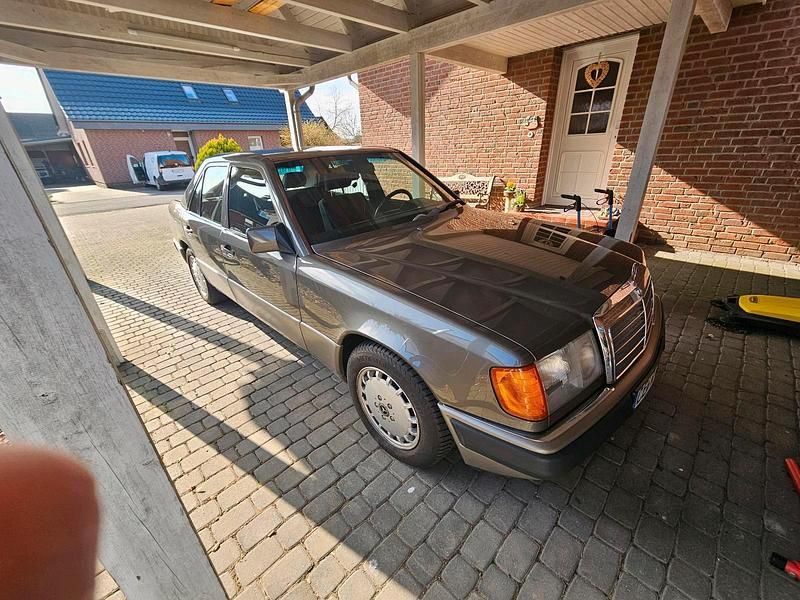 Gebraucht Mercedes E260 166 PS (122 kW) 1989 Grau Limousine