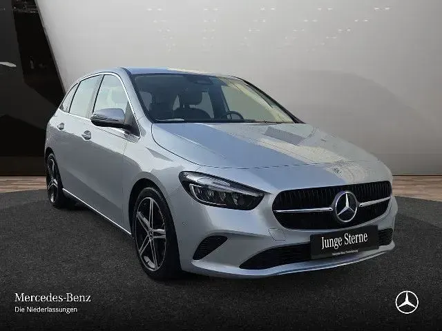 Gebraucht Mercedes B220 Advanced 190 PS (139 kW) 2023 Silber Kleinwagen