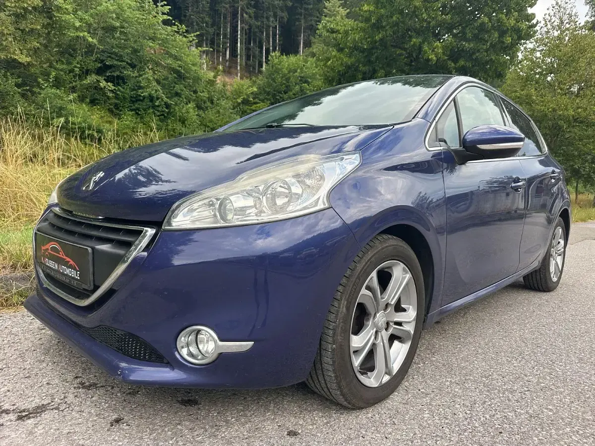Gebraucht Peugeot 208 Allure 114 PS (83 kW) 2014 Blau Kleinwagen