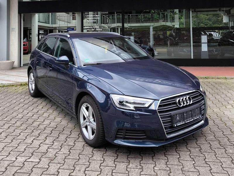 Kosmosblau metallic Gebraucht 2017 Audi A3 Basis Kleinwagen | 15.775 € (Fairer Preis) - Bild 1/4