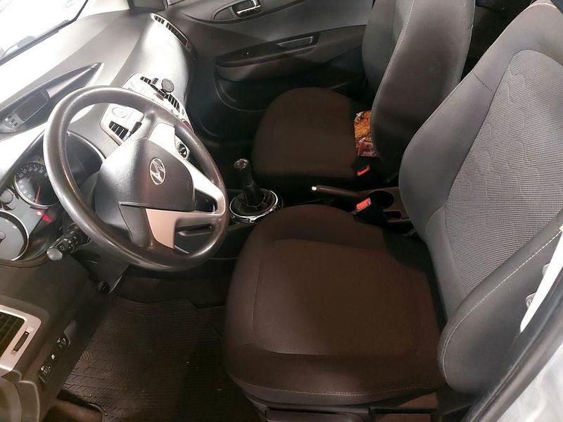 Gebraucht Hyundai i20 Classic 77 PS (56 kW) 2010 Silber Limousine