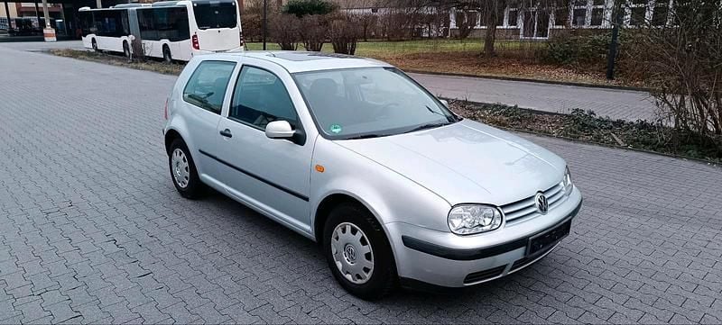 Silber Gebraucht 1998 VW Golf IV Kleinwagen | 990 € (Superpreis) - Bild 1/4