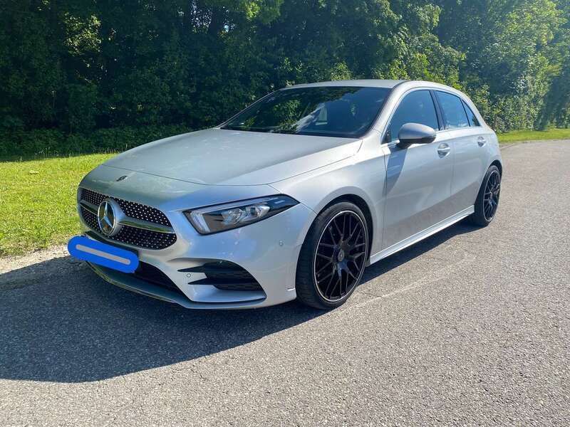 Silber Gebraucht 2018 Mercedes A250 AMG line Limousine | 19.900 € (Guter Preis) - Bild 1/4