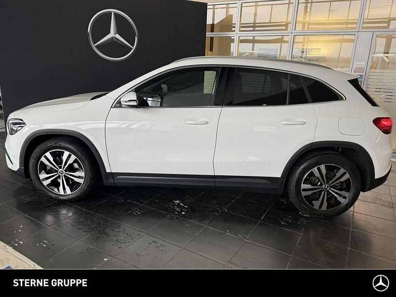 Gebraucht Mercedes GLA180 Progressive 116 PS (85 kW) 2024 Unilack polarweiß SUV