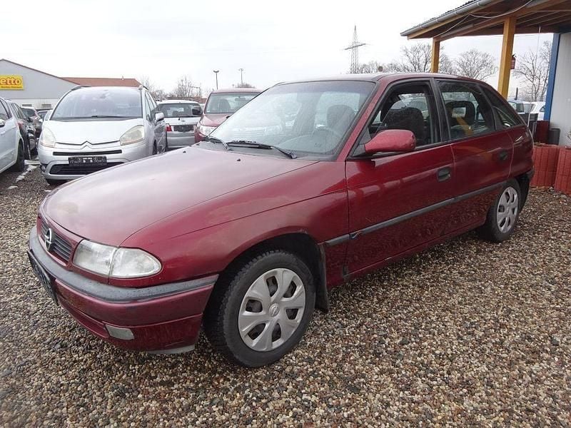 Rot Gebraucht 1997 Opel Astra Limousine | 750 € (Superpreis) - Bild 1/4