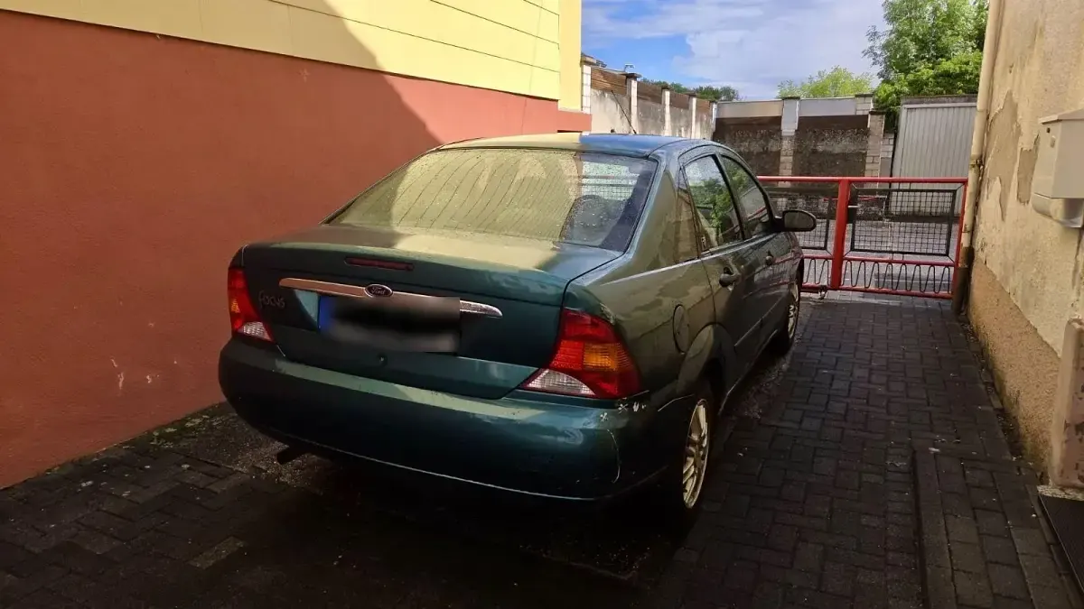 Gebraucht Ford Focus Ghia 101 PS (74 kW) 1999 Grün Limousine