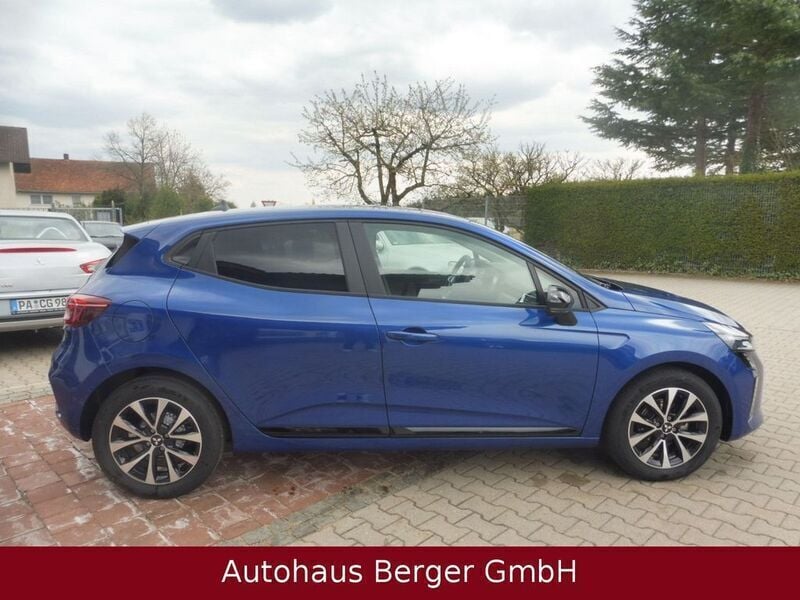 Neu Mitsubishi Colt Plus 91 PS (66 kW) 2025 Blau Limousine