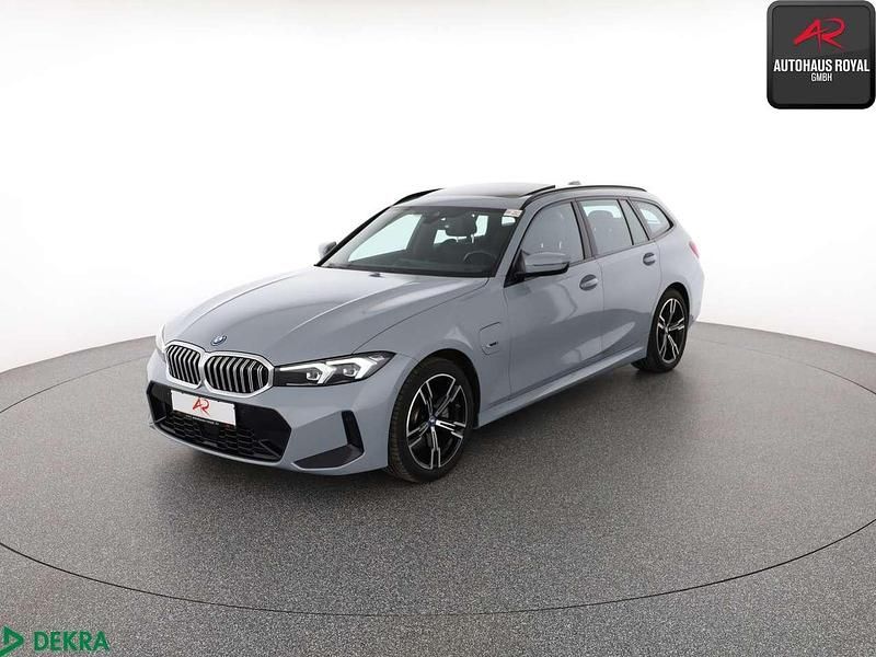 Brooklyn grau Gebraucht 2022 BMW 320e M Sport Kombi | 33.880 € (Teuer) - Bild 1/4