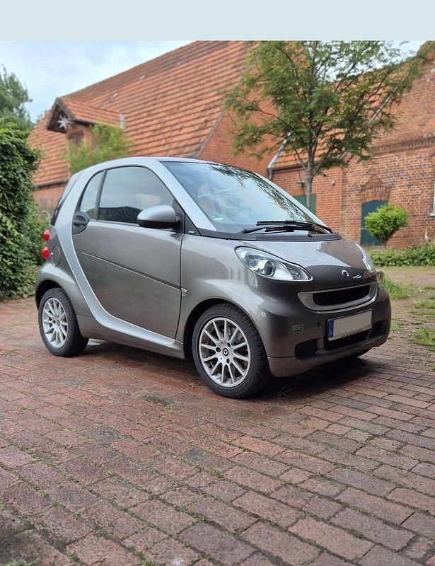 Grau Gebraucht 2011 Smart ForTwo Coupé Passion Coupé | 5.300 € (Fairer Preis) - Bild 1/4