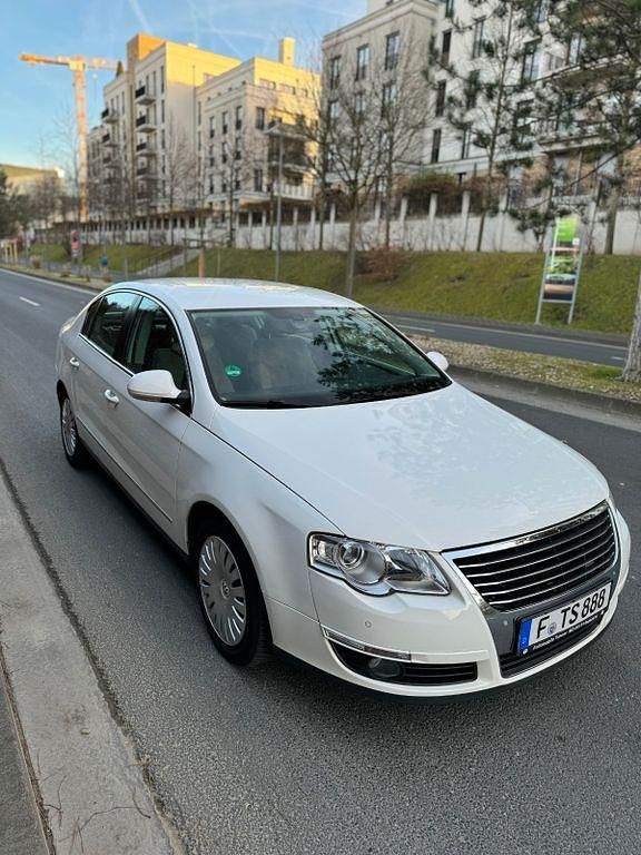 Weiß Gebraucht 2010 VW Passat Limousine | 5.999 € (Fairer Preis) - Bild 1/4