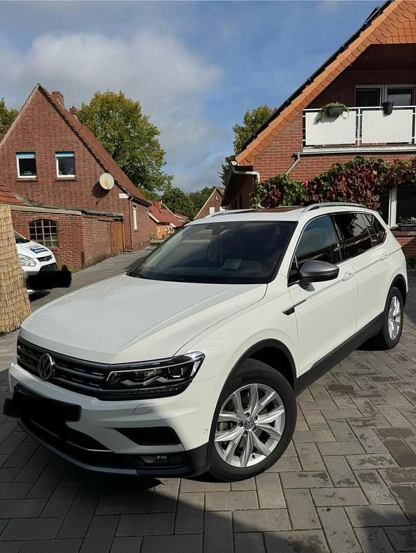 Weiß Gebraucht 2019 VW Tiguan Allspace Highline SUV | 26.999 € (Teuer) - Bild 1/4