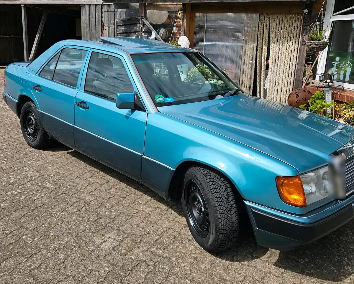 Gebraucht Mercedes 200 118 PS (86 kW) 1990 Grün Limousine
