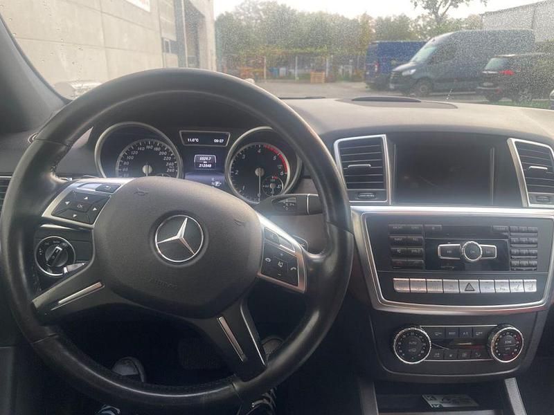 Schwarz Gebraucht 2015 Mercedes ML350 SUV | 21.000 € (Fairer Preis) - Bild 1/4