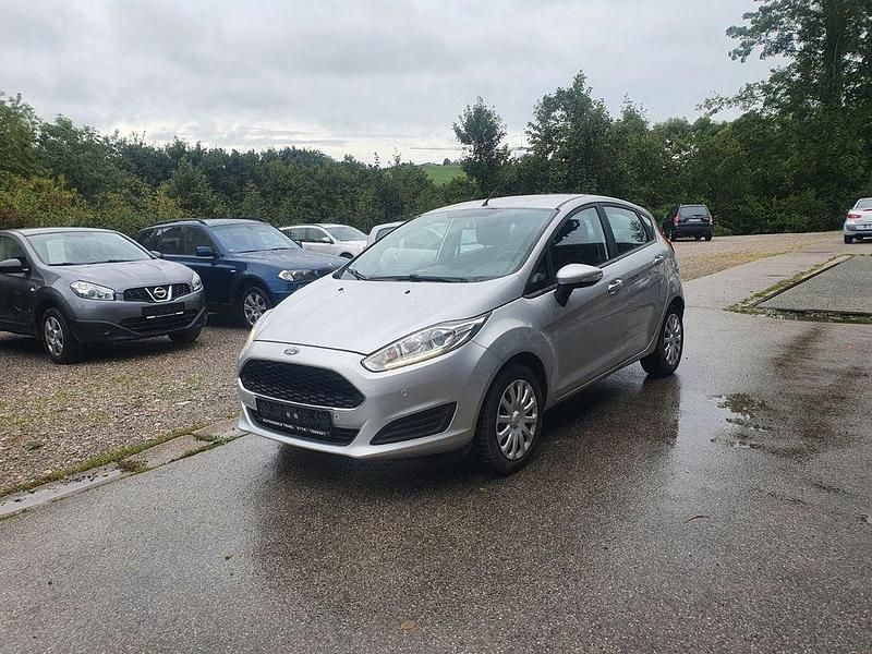 Silber Gebraucht 2018 Ford Fiesta Kleinwagen | 4.900 € - Bild 1/4