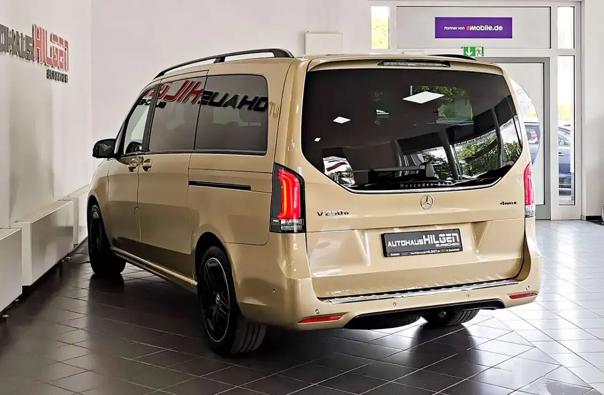 Gebraucht Mercedes V250 AMG 190 PS (139 kW) 2024 Lackfarbe kalaharigold metalli Van / Kleinbus