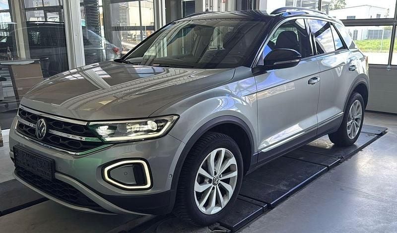Second-hand VW T-Roc Style 150 CP (110 kW) 2022 Argintiu SUV