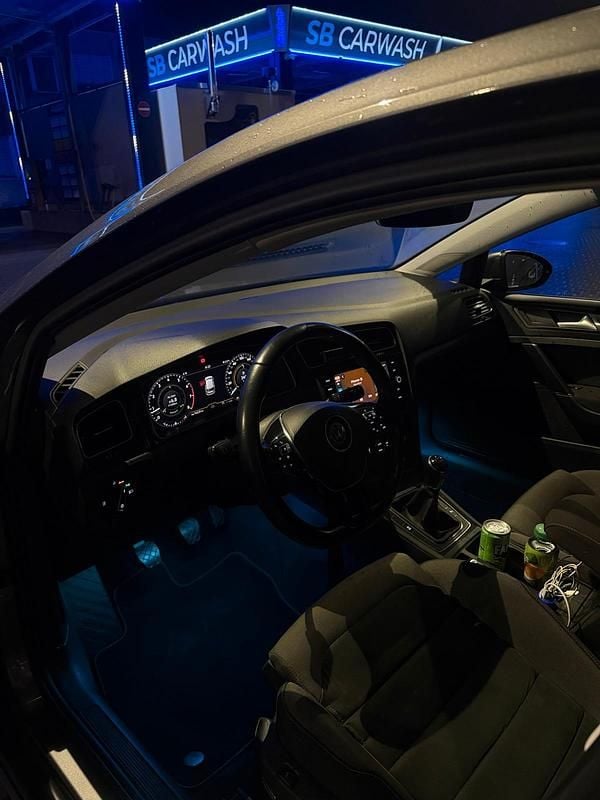 Gebraucht VW Golf VII 131 PS (96 kW) 2019 Grau Kleinwagen