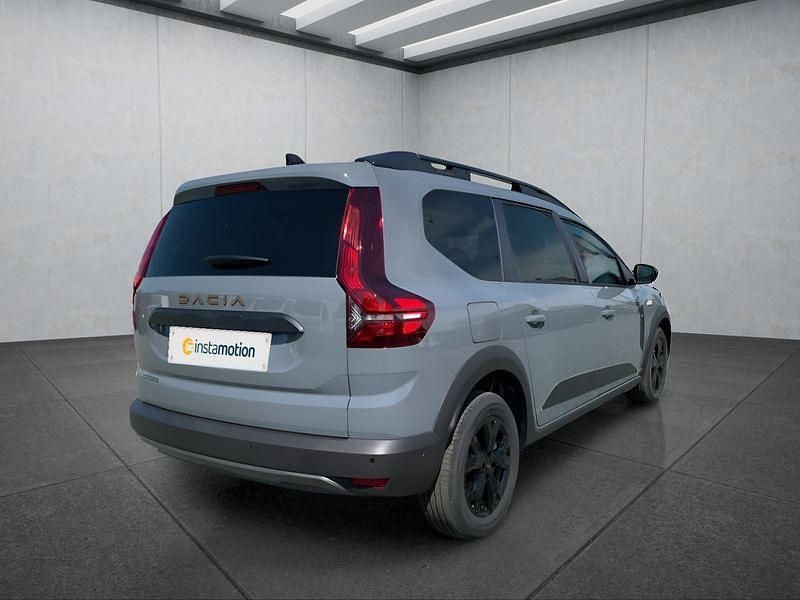 Neu Dacia Jogger 101 PS (74 kW) 2025 Grau Van / Kleinbus