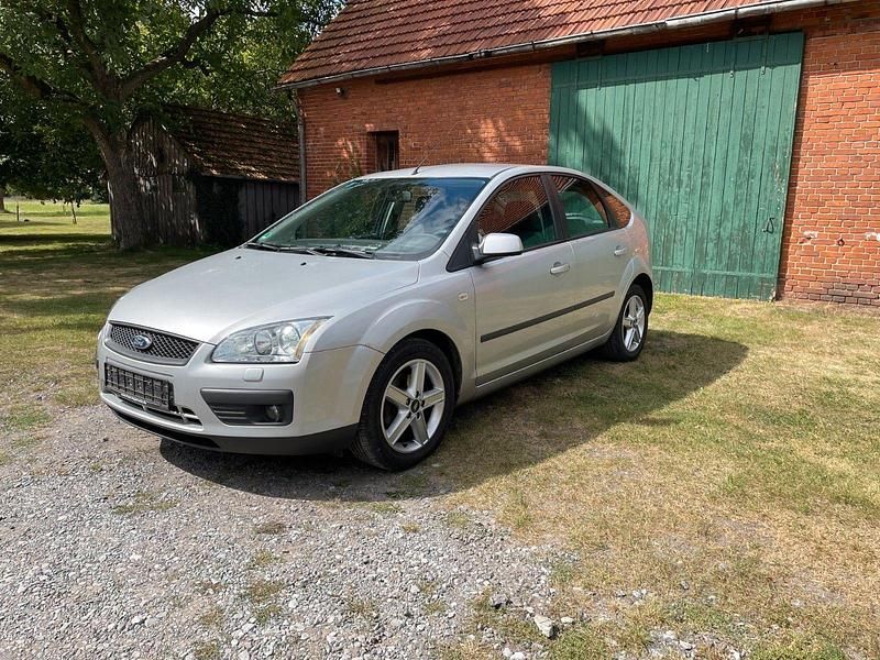 Silber Gebraucht 2007 Ford Focus Fun X Limousine | 2.000 € (Fairer Preis) - Bild 1/4