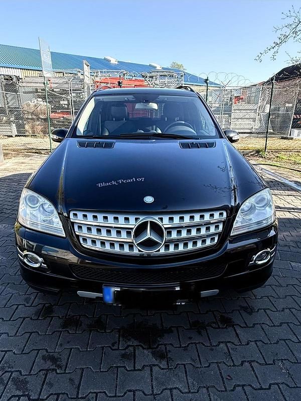 Second-hand Mercedes ML280 190 CP (139 kW) 2007 Negru SUV
