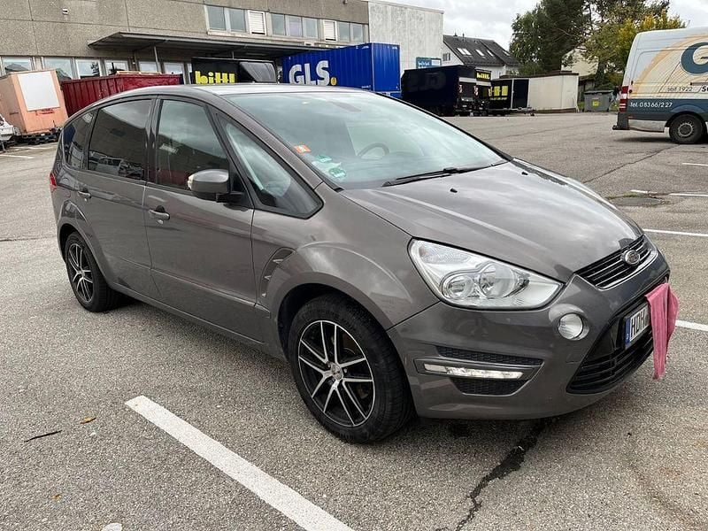 Grau Gebraucht 2011 Ford S-MAX Trend Van / Kleinbus | 4.950 € (Superpreis) - Bild 1/4