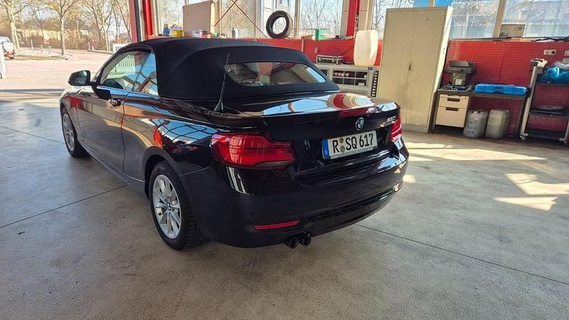 Gebraucht BMW 220 Sport Line 184 PS (135 kW) 2018 Schwarz Cabrio